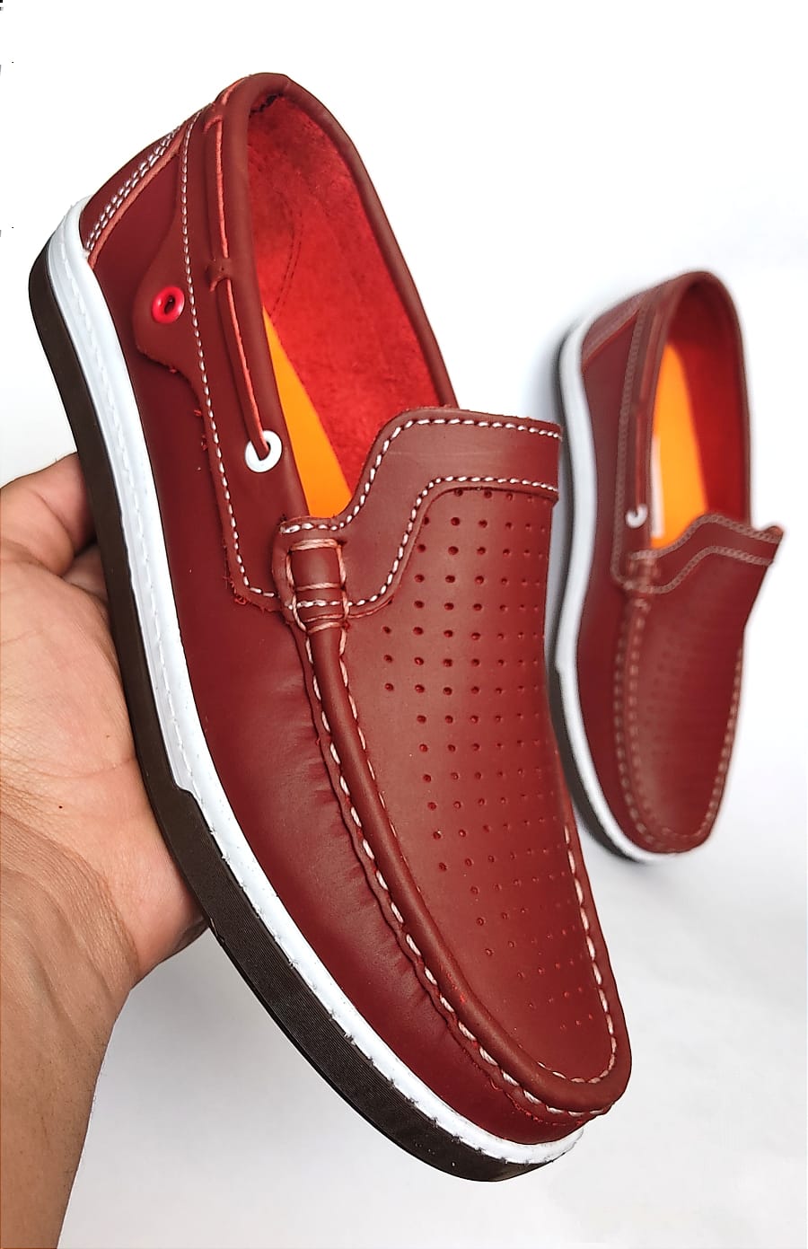 MOCASINES ELABORADOS EN CUERO